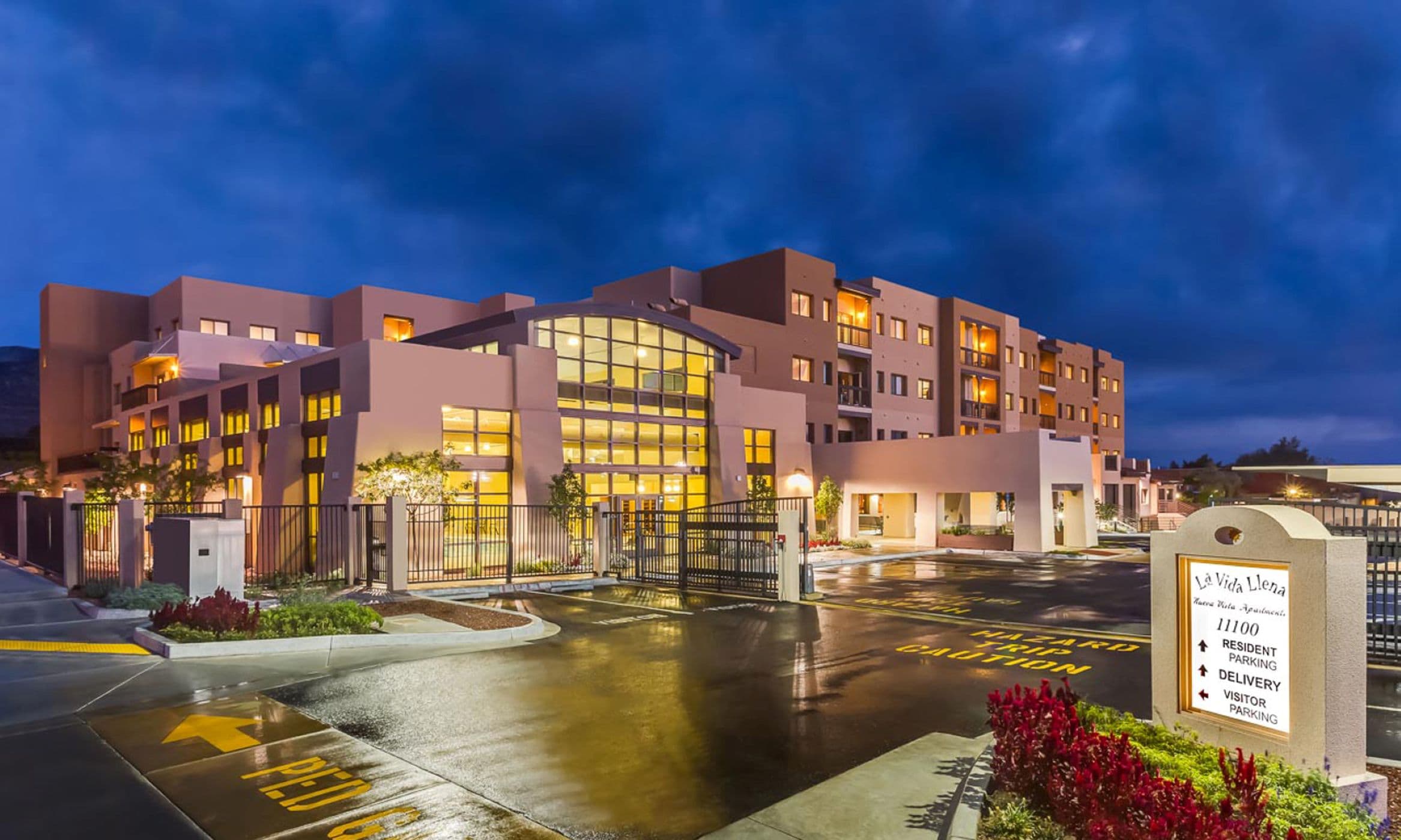 La Vida Llena at Dusk